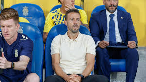 Las Palmas' Attacking Dilemma: Luis García's Options