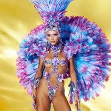 Sabrina Sato conta como trabalha duro no Carnaval sem perder 'tesão'