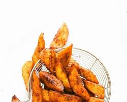 Image of Kelewele, Ghanaian spicy deepfried plantain chips