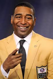 Brace Hemmelgarn/USA TODAY Sports Cris Carter was honored at halftime Thursday night with a ceremony presenting him with his Hall of Fame ring. - nfl_u_cris-carter_mb_400