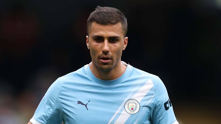 Chelsea's deadline for Enzo Fernandez passes without £120 million offer; Manchester City still interested as Rodri's Barcelona move nears