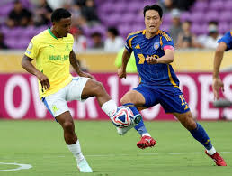 Club World Cup clash gets underway as lightning threat passes