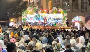 فیلم| جشن شبانه مردم به عشق پیامبر در میدان ارگ کرمان
