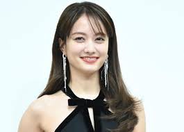 一浪→難関大卒の３０歳モデル 京都で花見、着物にレアなヴィトンのバッグが映える ジュエリーも 「京都愛が増え続けるばかり」