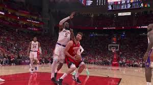 Deandre Ayton ejected after elbowing Alperen Sengun in the head