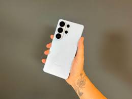 Tela anticurioso e foto aprimorada: Galaxy S26 Ultra está com R$ 4.250 off