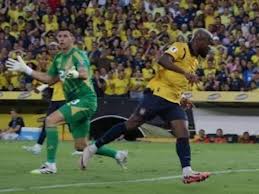 ¡SE LEVANTÓ TODO EL MONUMENTAL! El GOAT Enner Valencia marcó de penal y Ecuador rugió con él (VIDEO)