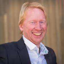 Petter Erik Nyvoll. CEO, gründer og partner i Elevate AS. (Gründer i snart 15 år). Petter Erik Nyvoll startet med personlig utviklingseventer i Norge i 2009 ... - Petter-Erik-Nyvoll