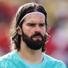 Por que o rosto do goleiro Alisson fica tão vermelho? Entenda as possíveis causas