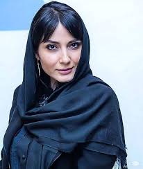 تیپ خفن سمیرا حسن پور کنار ساحل دریا و پیراهن مادربزرگ‌ها