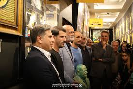 رونمایی از سردیس عجیب رسول کربکندی که خنده حضار را در پی داشت!