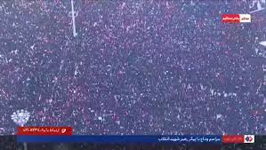 حال و هوای مصلی پیش از اقامه نماز بر پیکر رهبر شهید
