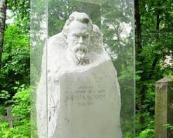 Зображення: Могила Володимира Вернадського на Новодівичому кладовищі