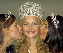 Miss Russia 2003 YULIA AHONKOVA and VICTORIA LOPYREVA!! The thing is: Svetlana Koroleva was s&#39;posed to ... - 2002-6-18-685-2hqx061817