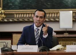 ¿Cómo el escándalo 'Chifa-gate' y el 'hechizo presidencial' afectan la estabilidad política en Perú?