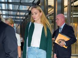 Sophie Turner Elevates Basic Sweatpants and Taylor Swift Merch With the 
Sandwich Technique