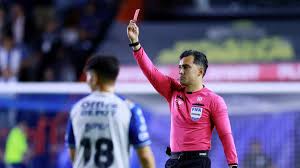 La roja a Bauermann que encendió la polémica en semifinales entre Pachuca y Pumas