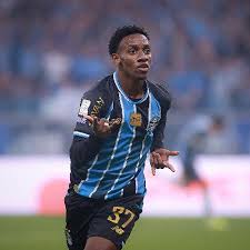 Grêmio aceita proposta, e Mec viaja para assinar com o Porto