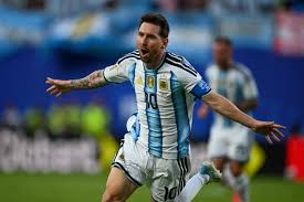 Messi é o único jogador a carregar seis emblemas especiais no uniforme nesta Copa; entenda
