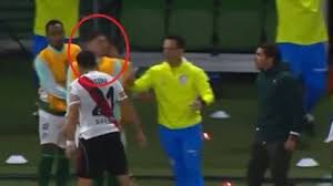 Acuña en el ojo de la tormenta: Cabezazo, roja y polémica en Libertadores
