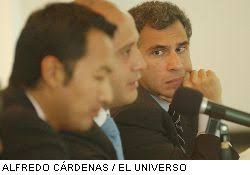 Luis Oganes, representante de J.P. Morgan; Ramiro Galarza, viceministro de ... - 66381-1998-f2500