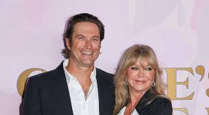 Oliver Hudson Shares Why He 'Hated' Mom Goldie Hawn's Fame When He Was 
Growing Up