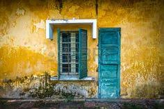 Resultado de imagen para casa con puerta azul