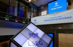 Dow Plunges 300 Points Amid Middle East Tensions; Oil Surges - Imagen ilustrativa del artículo