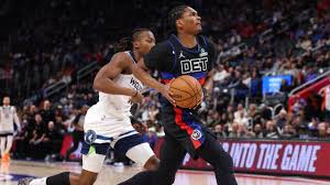 Thunder's Players Changing Roles: Mitchell and Wallace Shift In and Out of Starting Lineup