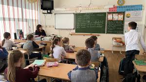 Russian schools urged to start lessons at 9am in darker months