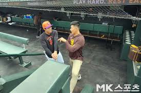If the last call-up was 'dipping', this time it's right. San Diego Padres infielder Song Sung-moon