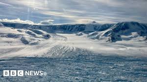 Retroceso Glaciar Antártico Acelera y Desafía a Científicos