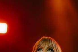 Luísa Sonza traz a Brasília show gratuito do novo disco, 'Brutal paraíso'