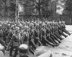 Image of German troops entering Warsaw in 1939