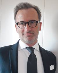 STEFANO MALACHIN Country Manager Cartier Parfums &amp; Lunettes. 1. Sì una gran bella sorpresa Baiser Volé! Siamo molto felici di come il mercato ha accolto la ... - 1