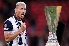 Tottenham mira estrela de R$ 300 milhões do Palmeiras para jogar com Richarlison