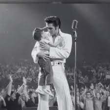 Câu chuyện huyền thoại Elvis Presley dừng buổi diễn để gặp ...