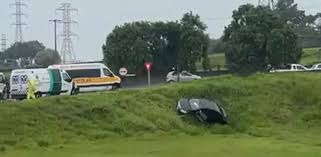 Carro cai em alça da Anhanguera e motorista fica ferido