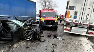 Accident rutier în Suceava: O persoană a rămas încarcerată, pompierii intervin la fața locului