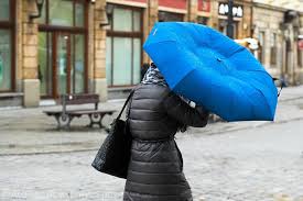 Wietrzna i deszczowa niedziela. IMGW wydał ostrzeżenia przed silnym wiatrem