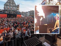 Emma Heesters geeft vol gas, uitzinnige menigte gaat uit zijn dak: ‘Wie heeft er zin om feestje te bouwen?’