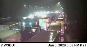 I-90 eastbound near North Bend reopens after multiple crashes; chains required in both directions