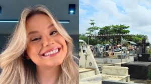 Corpo da jornalista Flávia Bacelar é enterrado sob forte comoção em Teresina