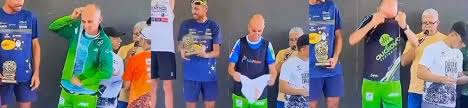 El troleo épico a las normas de un corredor tras acabar quinto en una carrera de running: "Sí, he ganado mucho dinero con el truco de las 'mil camisetas'"