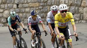 Gele Pogacar helpt Del Toro aan podiumplek en witte trui • Senstationeel slot op Alpe d'Huez