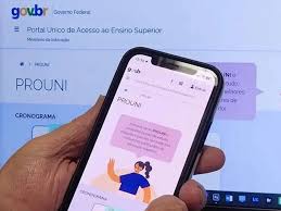 PROUNI prorroga inscrição e interessados têm até 23h59 deste domingo