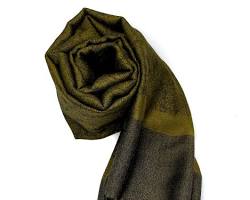 Pashmina placed on head with both sides equal length