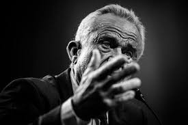 Crise na Saúde dos EUA: Bernie Sanders Exige a Demissão de RFK Jr! - Imagen principal del artículo
