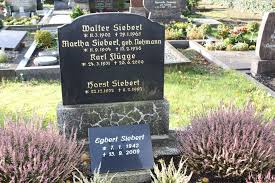 Grab von Karl Flügge (24.03.1931-20.06.2000), Friedhof Emden ...