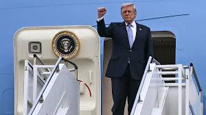 'Não confio no Irã': Trump confirma que trocou de avião secretamente